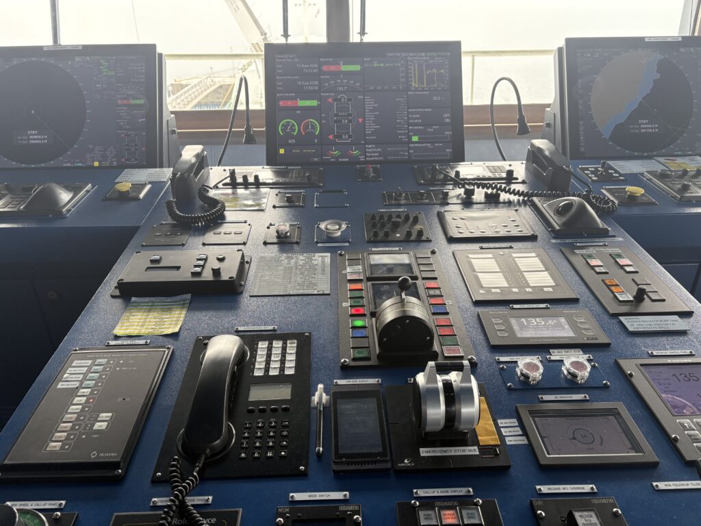 Marine bridge navigation equipment